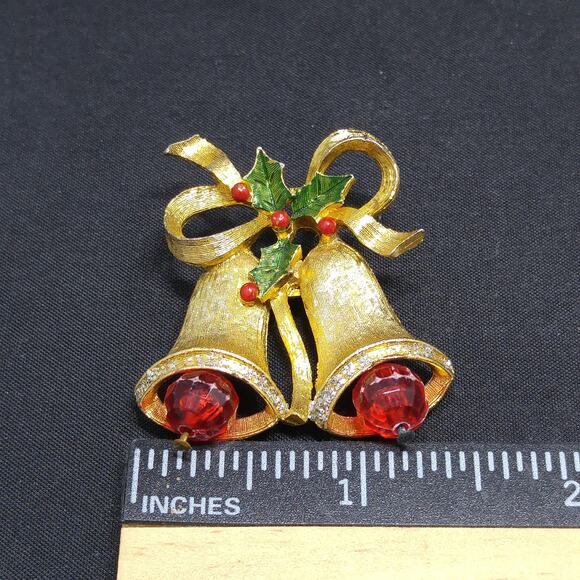 Christmas Bells Brooch, Green Red Enamel Holly, 1950s Vintage Jewelry - Picture 6 of 10